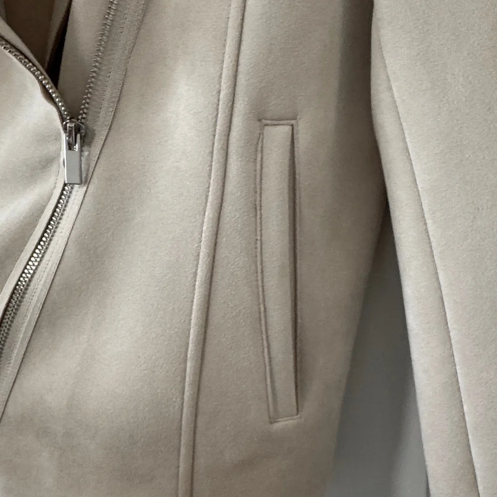 Tahari Women's Beige Blazer - Picture 7 of 9